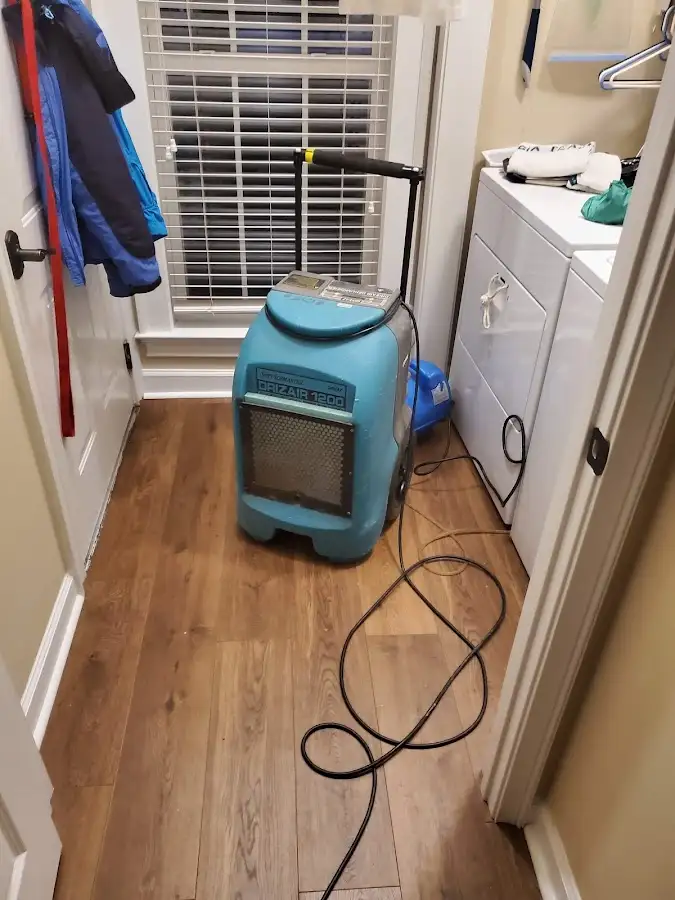 Commercial dehumidifier deployed for Crawl Space Restoration in Marshall